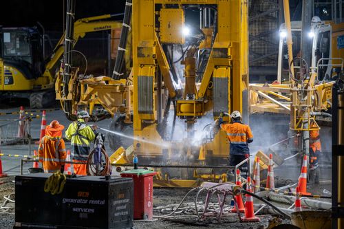 Night works as the hydro fraise cutter creates a diaphragm wall to allow safe excavation - Māngere, 2020